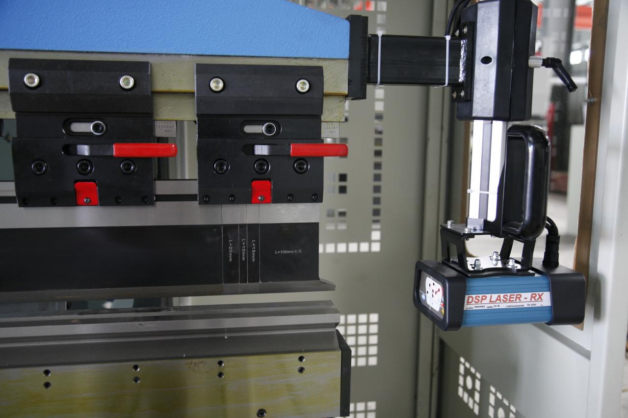 Prensa plegadora hidráulica CNC de 3+1 ejes con sistema Esa