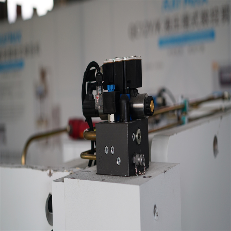 China 220t CNC máquina dobladora 6 1 eje precio de freno de prensa hidráulica