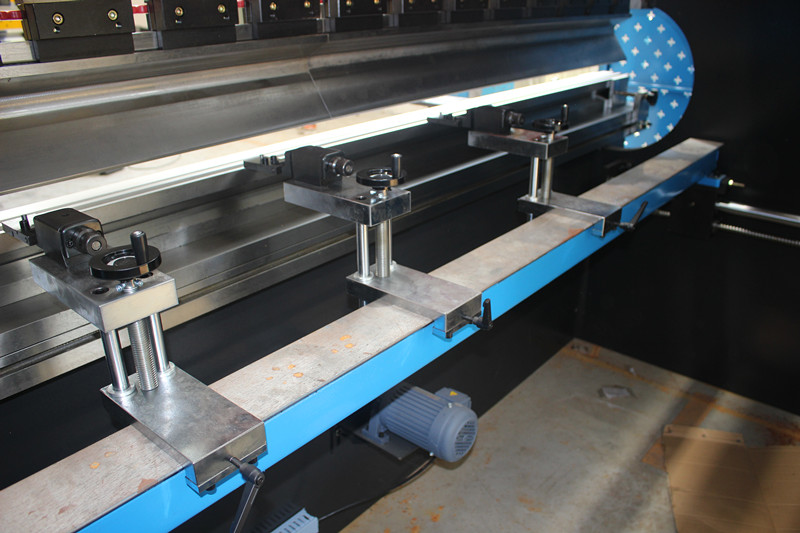 Máquina de freno de prensa hidráulica CNC, máquina dobladora de acero al carbono completamente automática