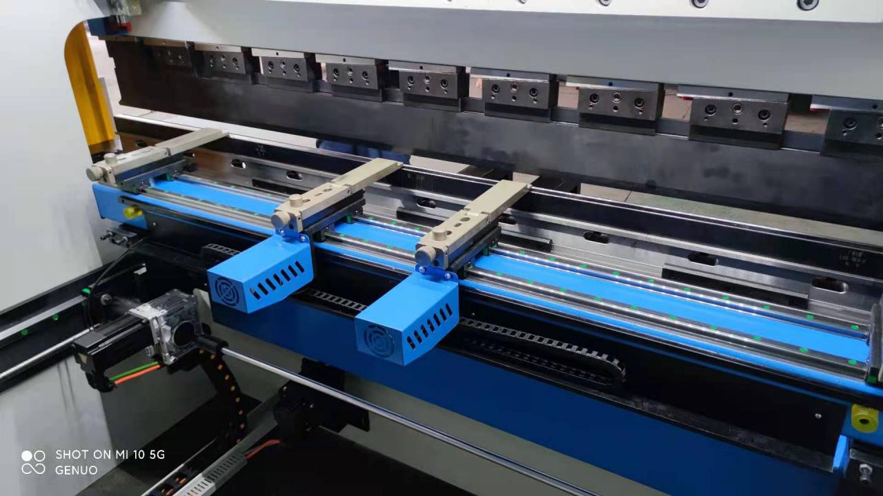 Precio del freno de la prensa hidráulica del CNC del controlador Da-66t con el sistema de pantalla táctil 3d